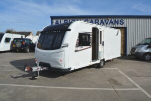 Coachman V.I.P 575 2018