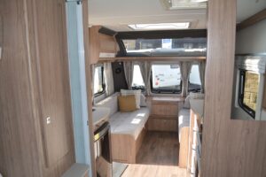 Coachman V.I.P 575 2018