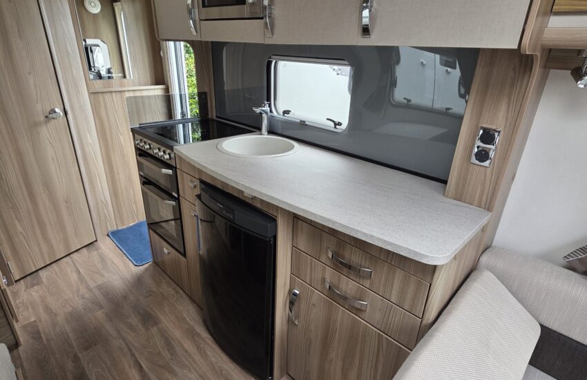 Swift Corniche
